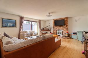 Lounge- click for photo gallery